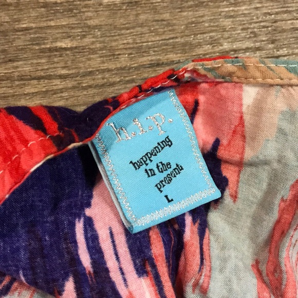 H.I.P. SIZE LARGE. SPLATTER DESIGN BUTTON UP TANK - Picture 2 of 5